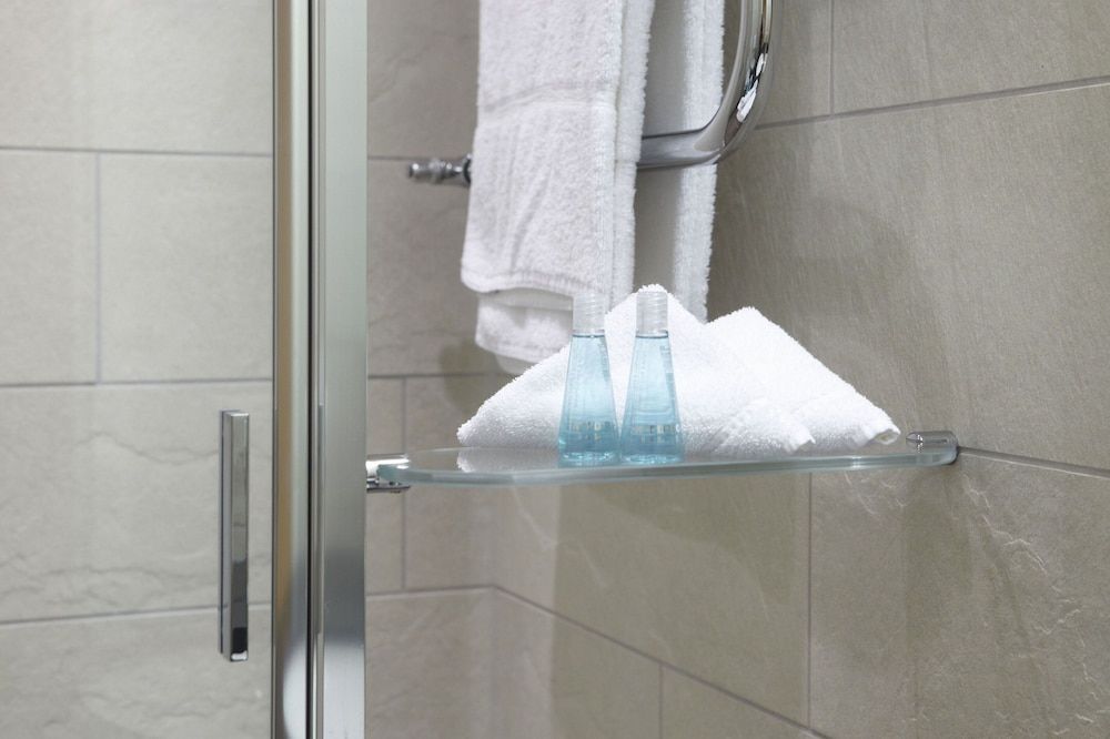 International au Lac Historic Lakeside Hotel Classic Double Room, City View 5