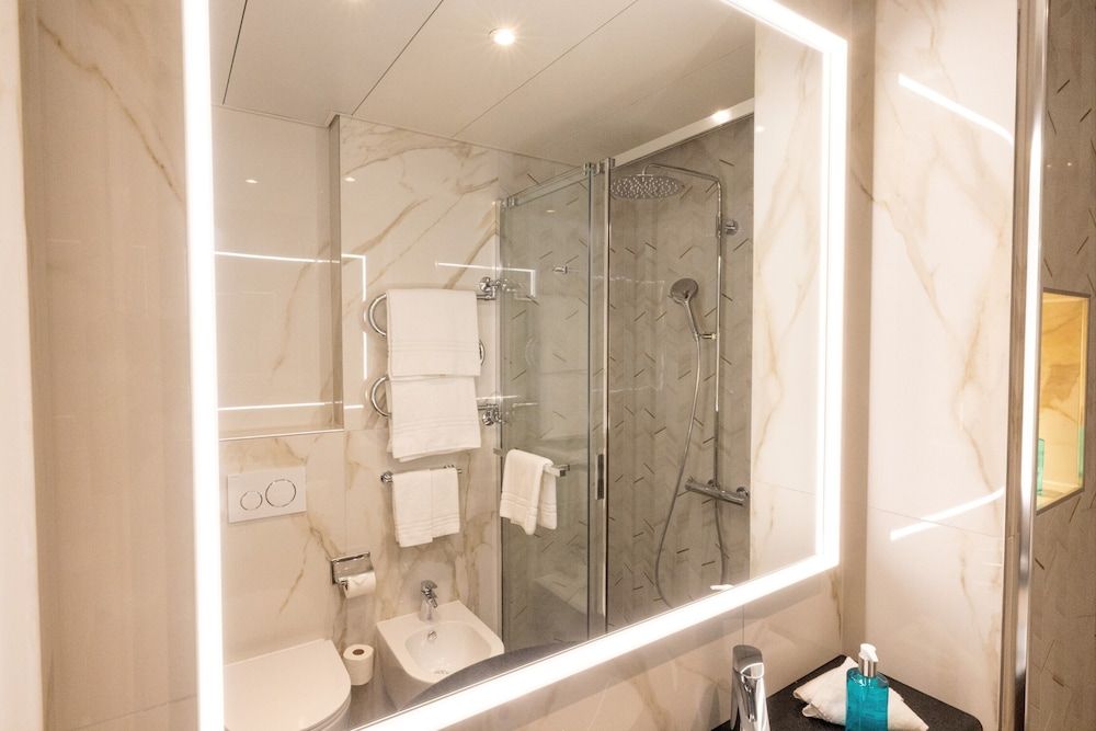 International au Lac Historic Lakeside Hotel Classic Double Room 3