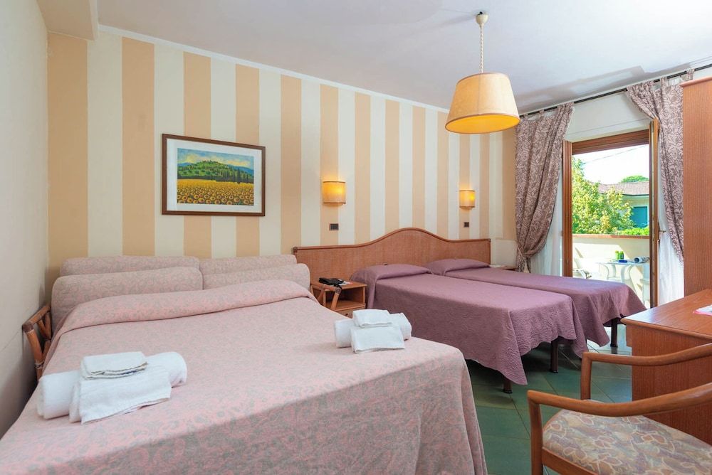 Hotel Kyrton Classic Quadruple Room, Balcony 2