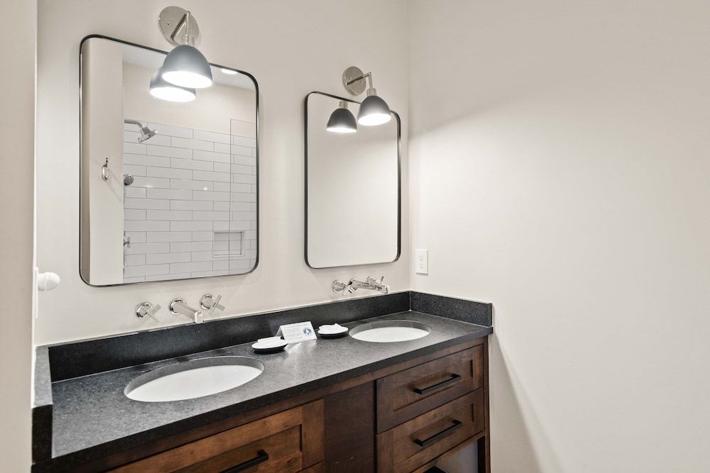 The Blowing Rock Manor Deluxe w/ Patio 2