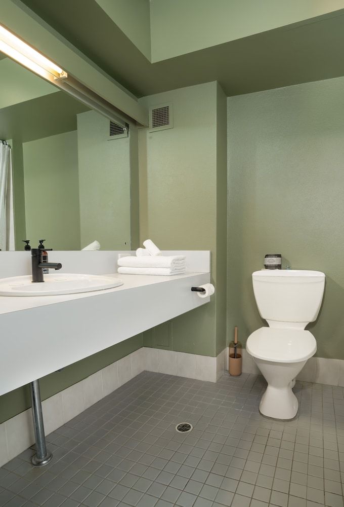 All Seasons Motel Armidale Family Room 3