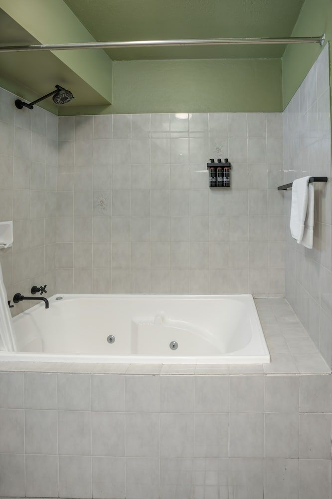 All Seasons Motel Armidale One Bedroom Apartment 6