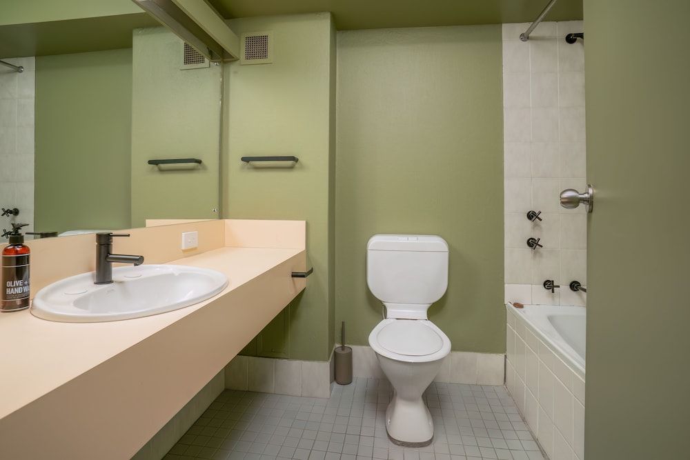 All Seasons Motel Armidale One Bedroom Apartment 4