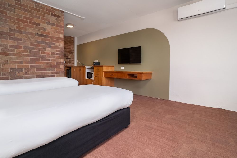 All Seasons Motel Armidale One Bedroom Apartment 3