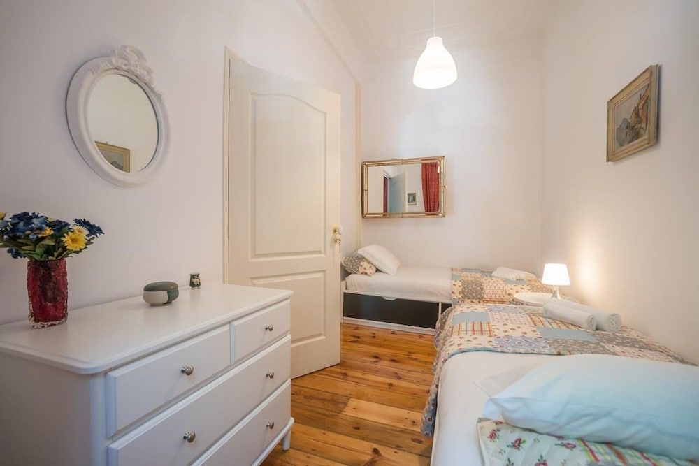 undefined Campo Pequeno 3 Bedroom Apartment 2