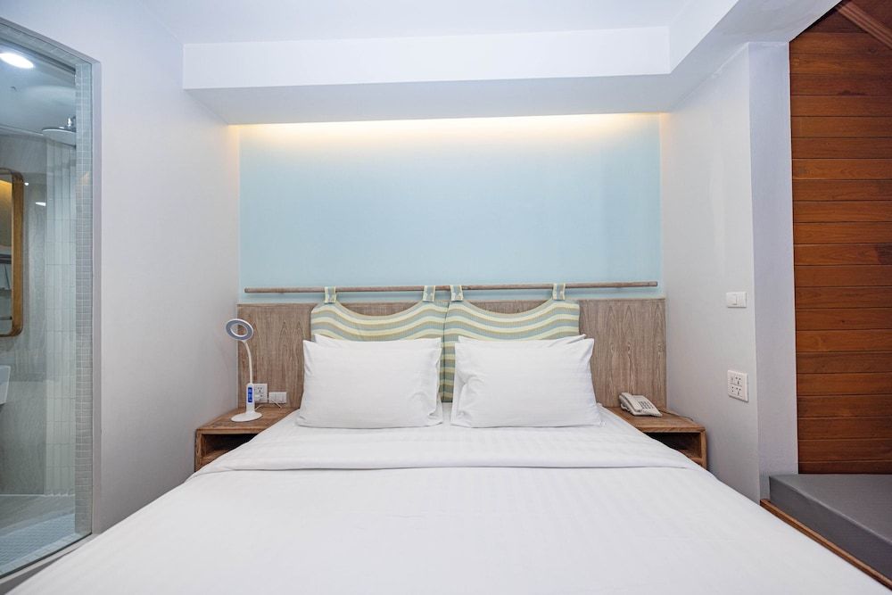 Pastell Oldtown Chiang Mai Deluxe Double Room With Balcony 8