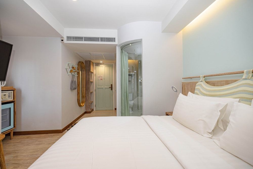 Pastell Oldtown Chiang Mai Deluxe Double Room With Balcony 6