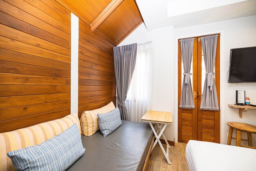 Pastell Oldtown Chiang Mai Deluxe Double Room With Balcony 2