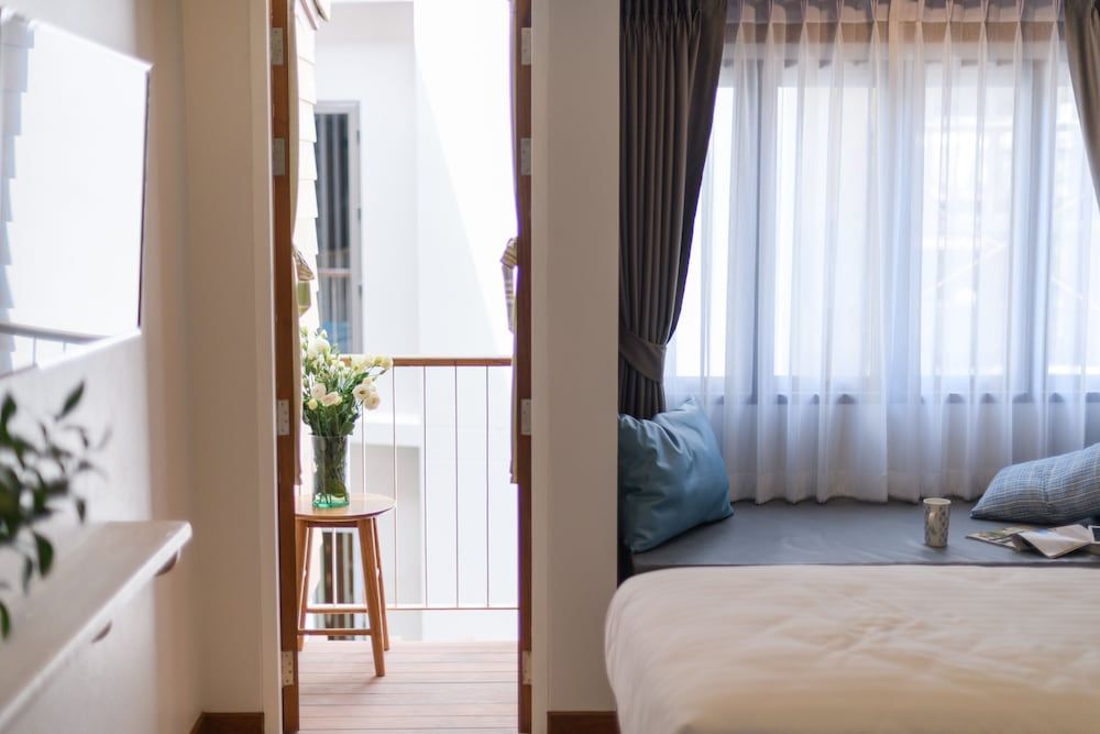 Pastell Oldtown Chiang Mai Deluxe Double Room With Balcony 9