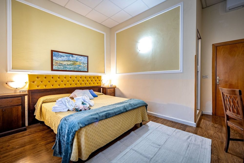 Hotel Minerva Economy Double Room 9