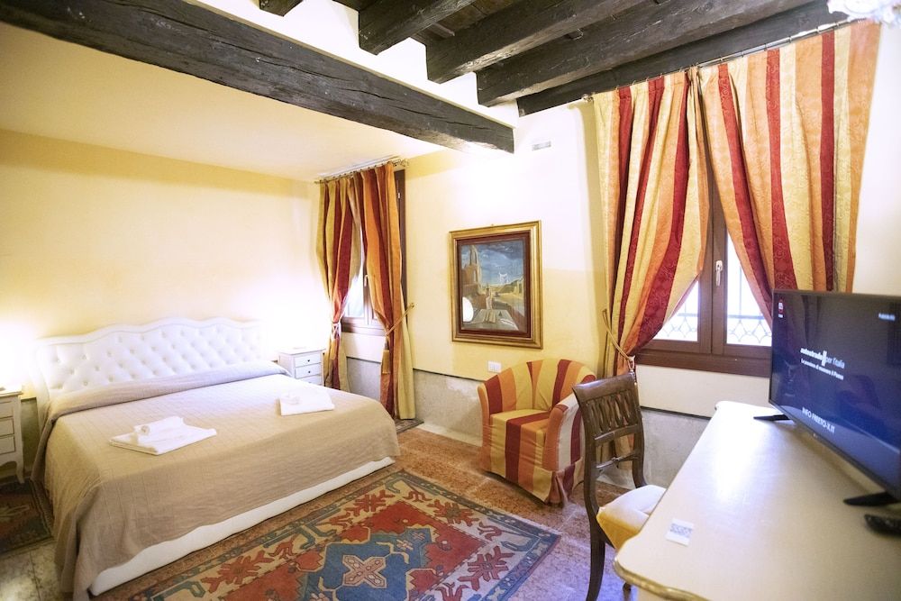 Alla Vigna - Room Only Basic Double Room, Accessible, Non Smoking 5