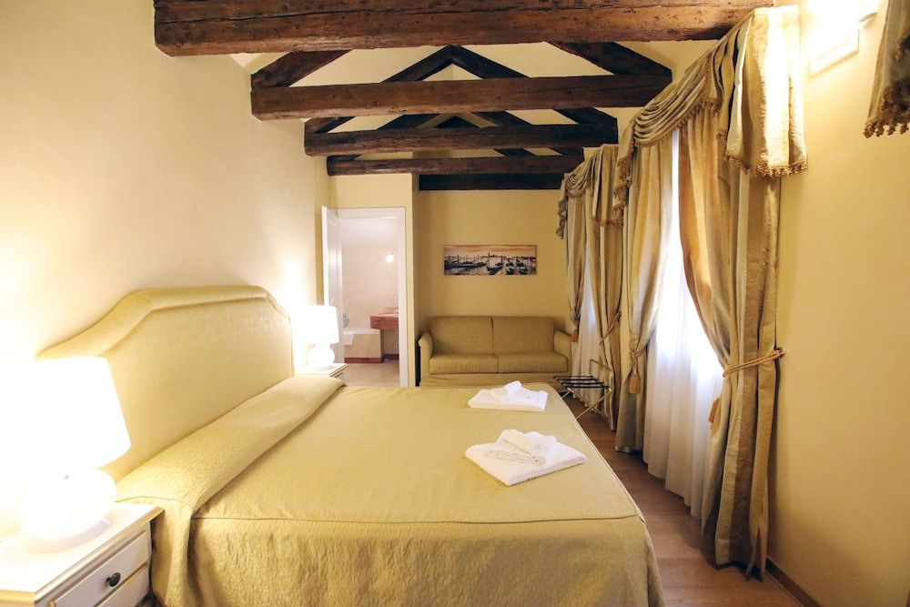 Alla Vigna - Room Only Basic Double Room, Accessible, Non Smoking 3