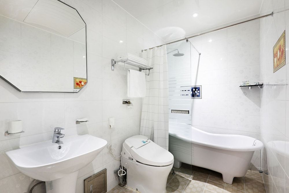 Buan Tourist Hotel Premium Twin Room (Breakfast not provided on Monday) 7