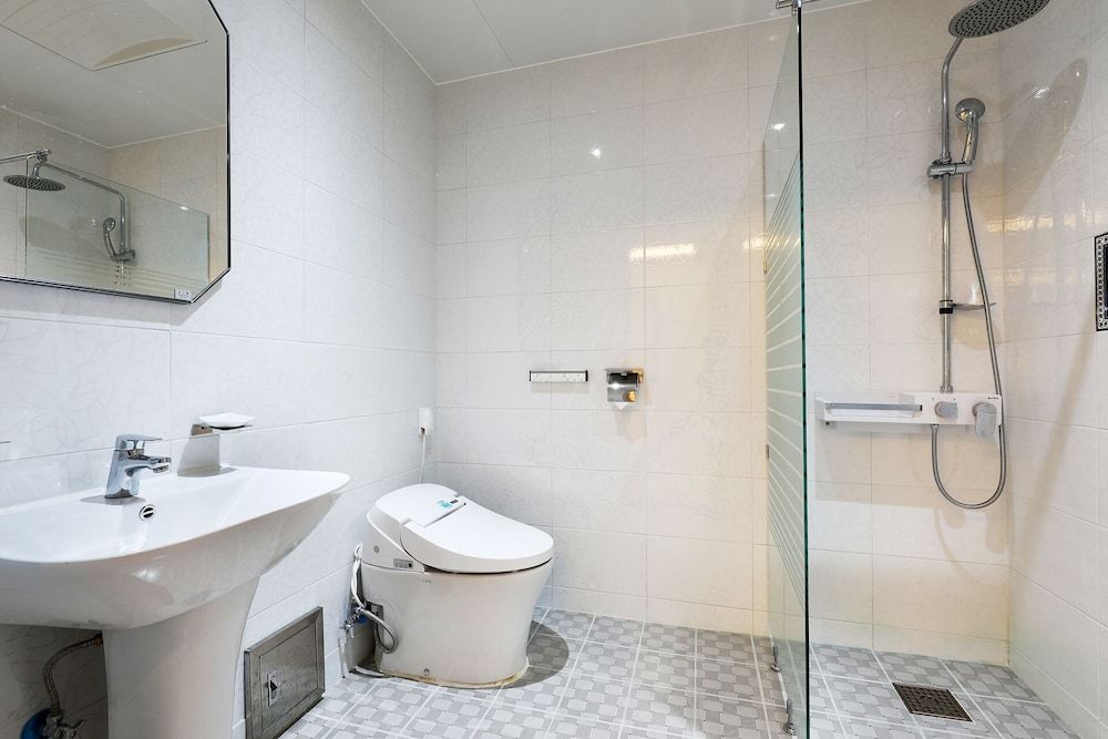 Buan Tourist Hotel Standard Double Room (Breakfast not provided on Monday) 6