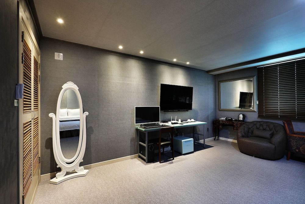 Buan Tourist Hotel Premium Twin Room (Breakfast not provided on Monday) 8