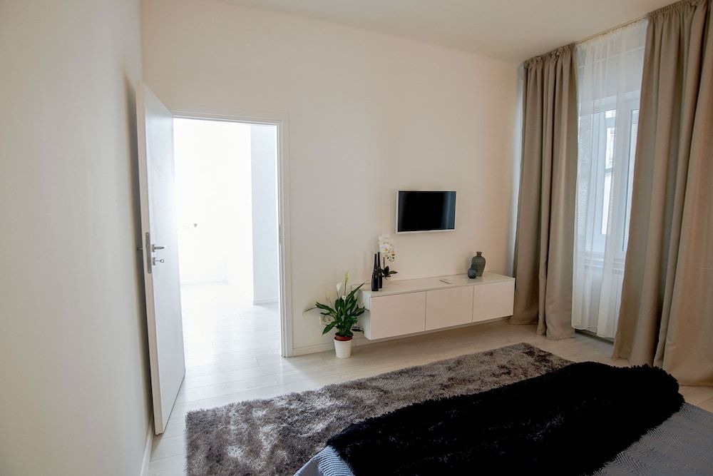 Metropole Apartments Old Town Deluxe Apartment, City View 25