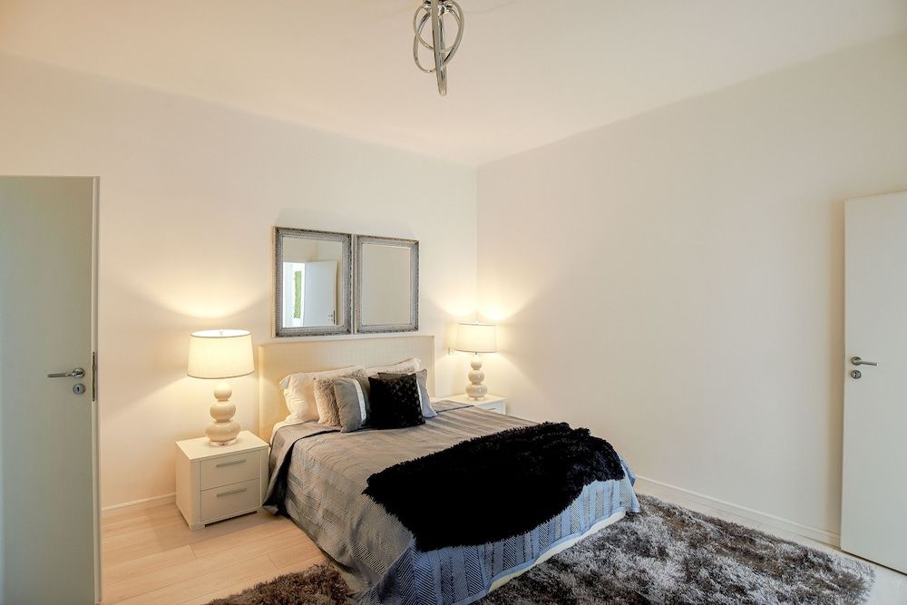 Metropole Apartments Old Town Deluxe Apartment, City View 2