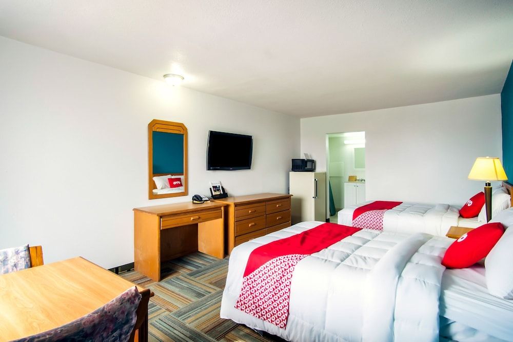 OYO Hotel Hutchinson KS West 4th Ave Room, 2 Double Beds, Smoking