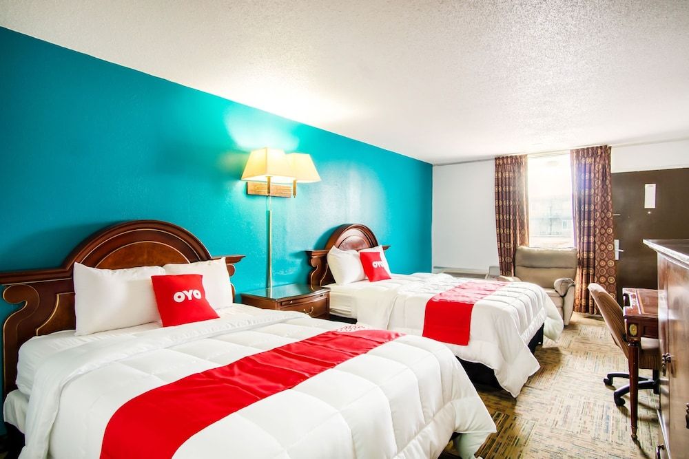 OYO Hotel Hutchinson KS West 4th Ave 2 Queen Bed with Pull Out 2