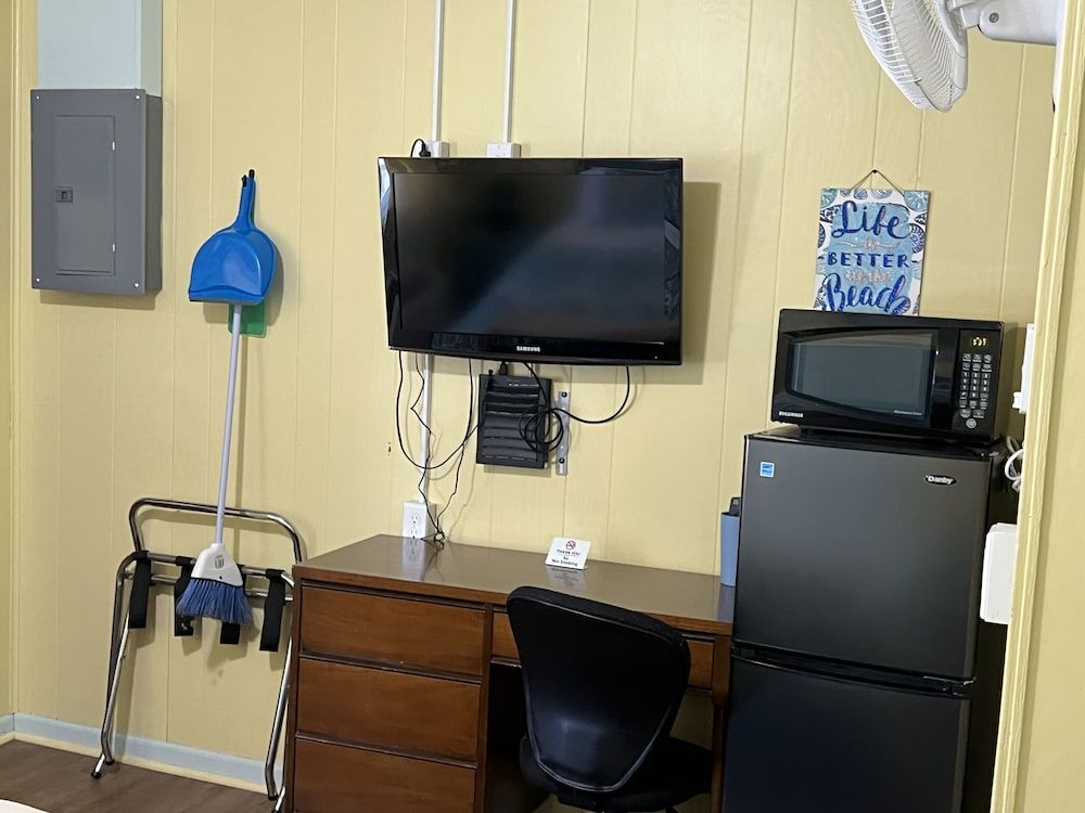 Paradise Beach Resort Standard Room, 1 King Bed, Non Smoking 3