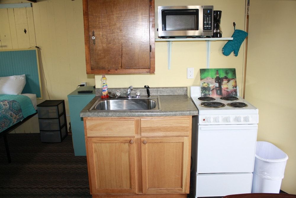 Paradise Beach Resort Superior Studio, 1 King Bed, Non Smoking, Lake View 5