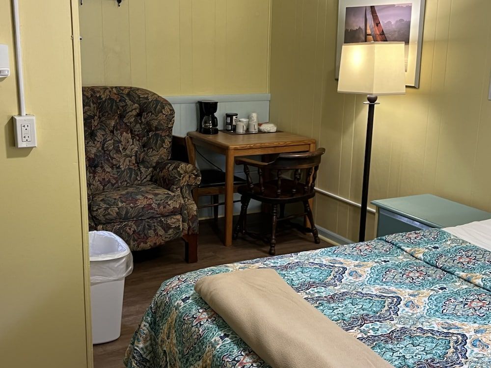 Paradise Beach Resort Standard Room, 1 King Bed, Non Smoking 2