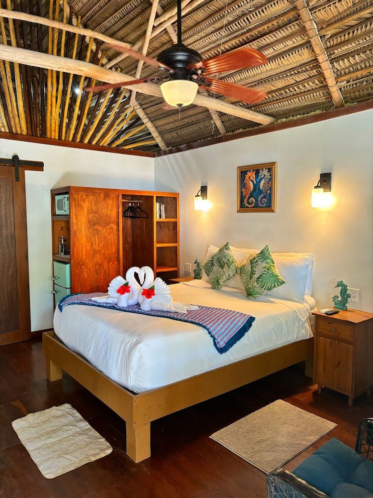 Azure Del Mar Basic Cabin, 1 Queen Bed 2