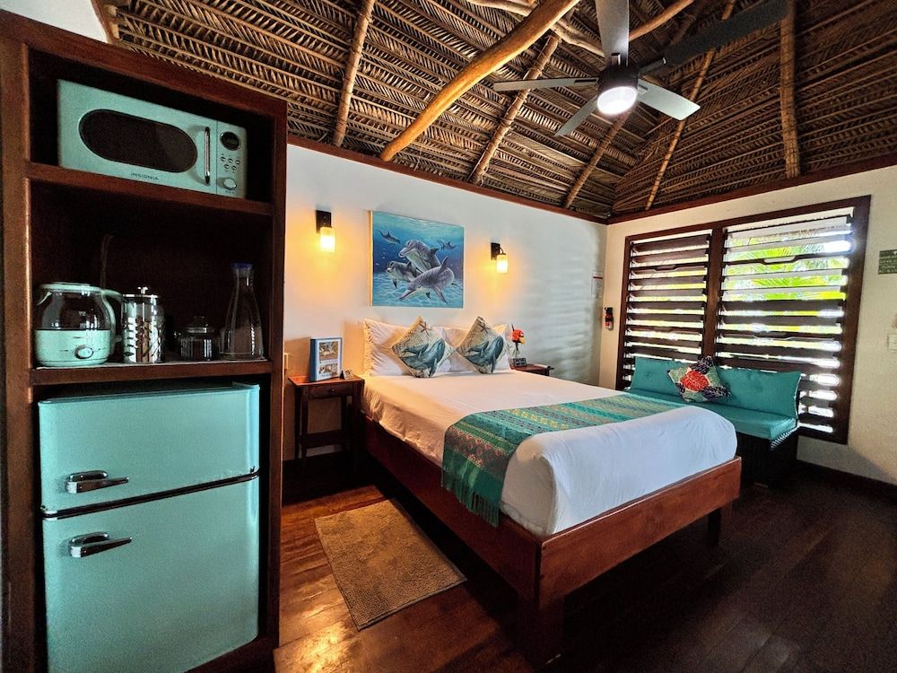 Azure Del Mar Deluxe Room, Beach View 5