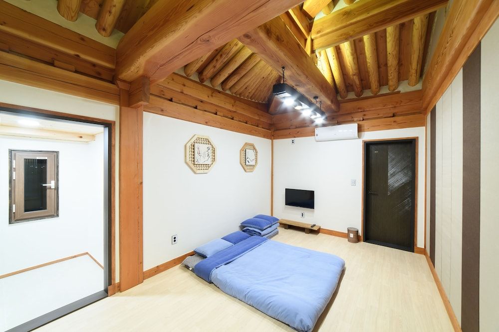 Hwarangroo Family Deluxe Studio, City View 2