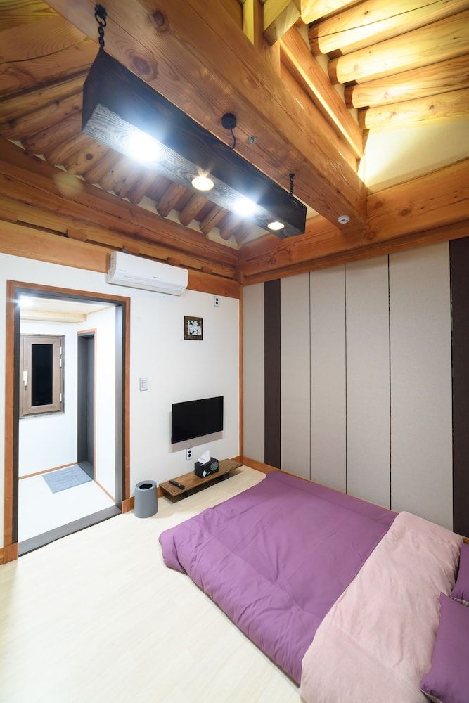 Hwarangroo Double Room 4