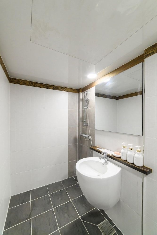 Hwarangroo Family Deluxe Studio, City View 13