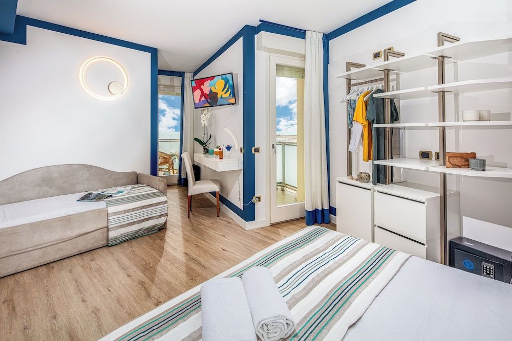 Classic Triple Room, Sea View