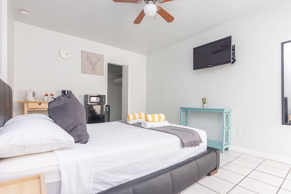 Boutique Apartments Miami Basic Studio (Unit 5A) 3