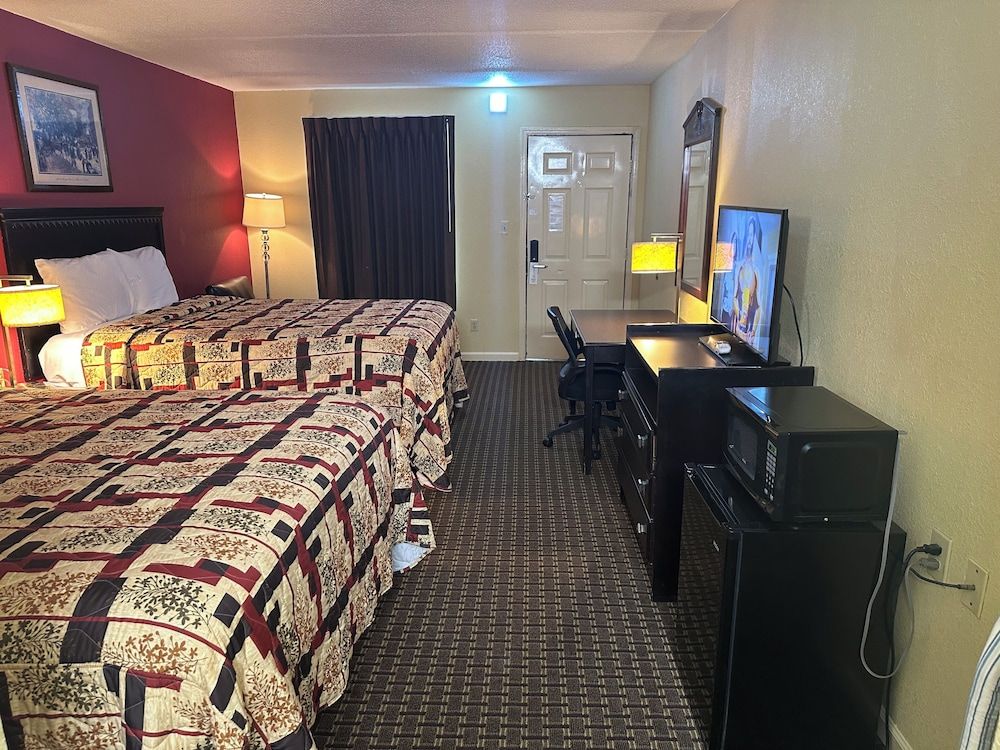 Royal Inn Room, 2 Queen Beds, Smoking, Refrigerator & Microwave 2