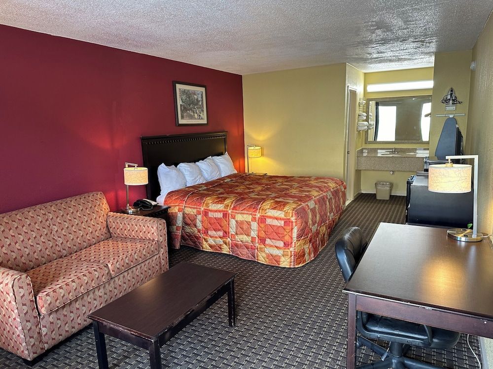 Royal Inn Room, 1 King Bed, Non Smoking, Refrigerator & Microwave