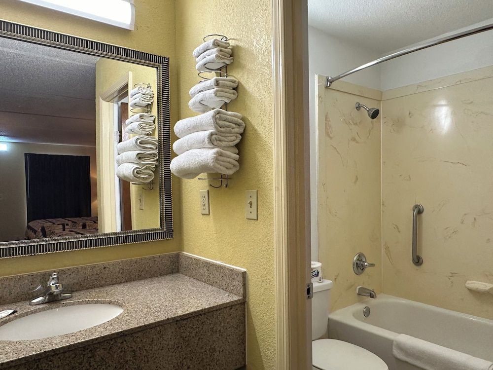 Royal Inn Room, 2 Queen Beds, Smoking, Refrigerator & Microwave 5