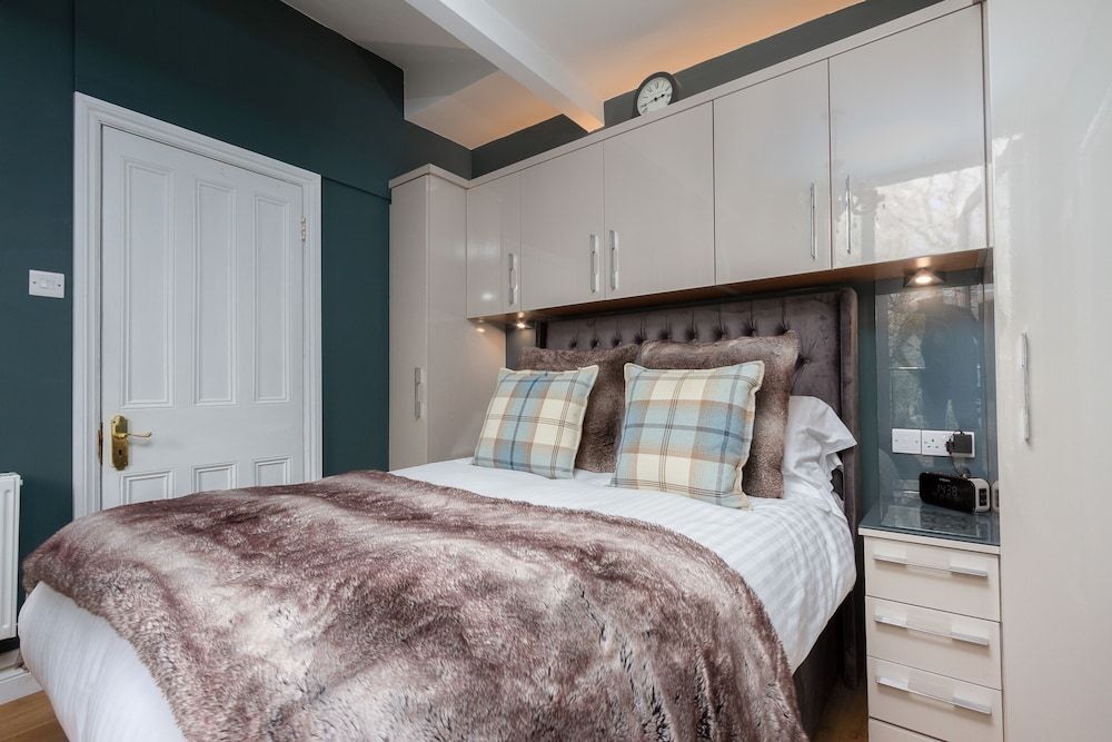 Glencree Romantic Double Room, Ensuite (Decked Balcony) 2