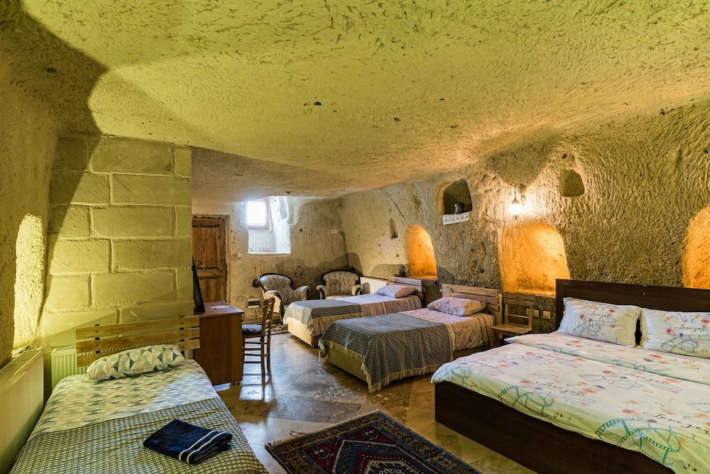 Atillas Cave Hotel Quadruple Room 4
