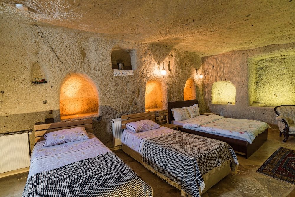 Atillas Cave Hotel Quadruple Room