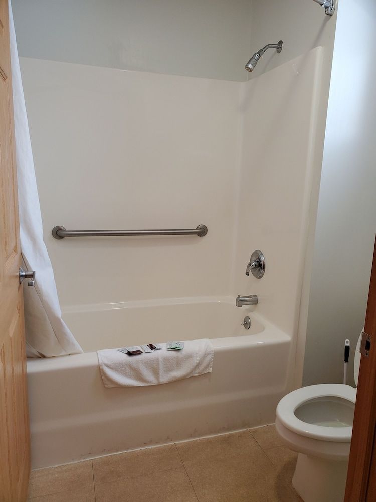 Bryan Inn Comfort Room, 1 King Bed 3