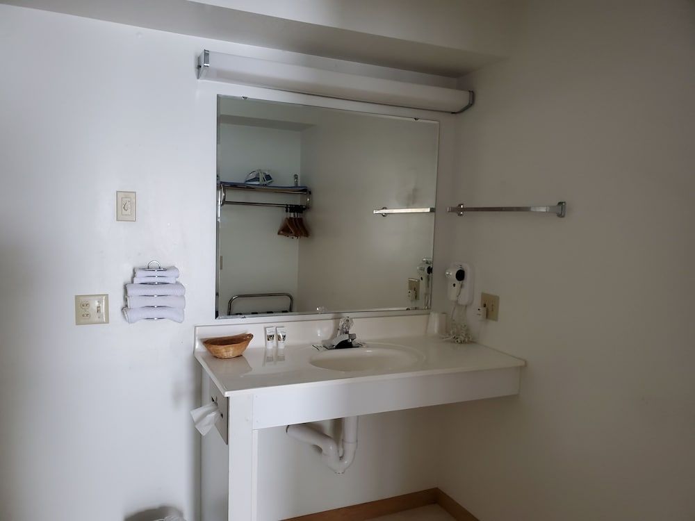 Bryan Inn Comfort Room, 2 Queen Beds 4