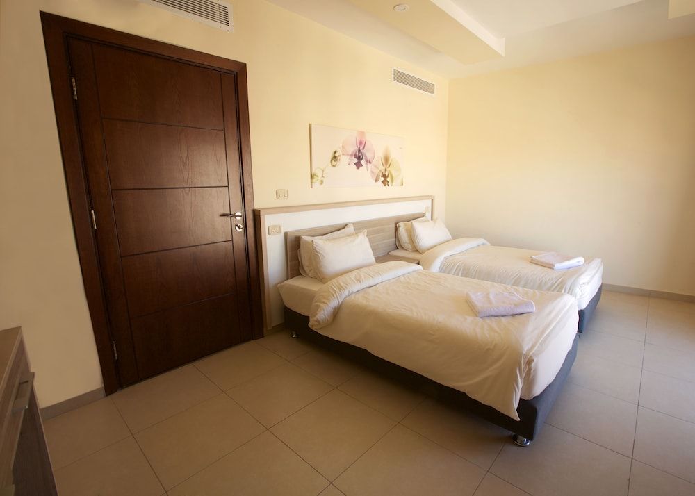 Lujain Hotel Suites 