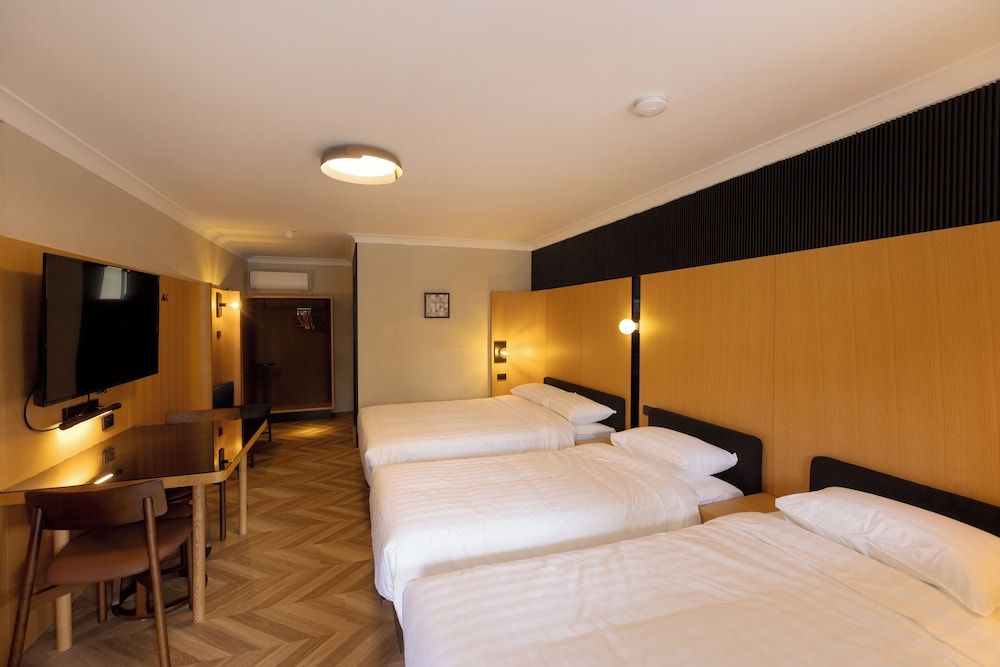 Mu S Boutique Motel Deluxe Quadruple Room 3