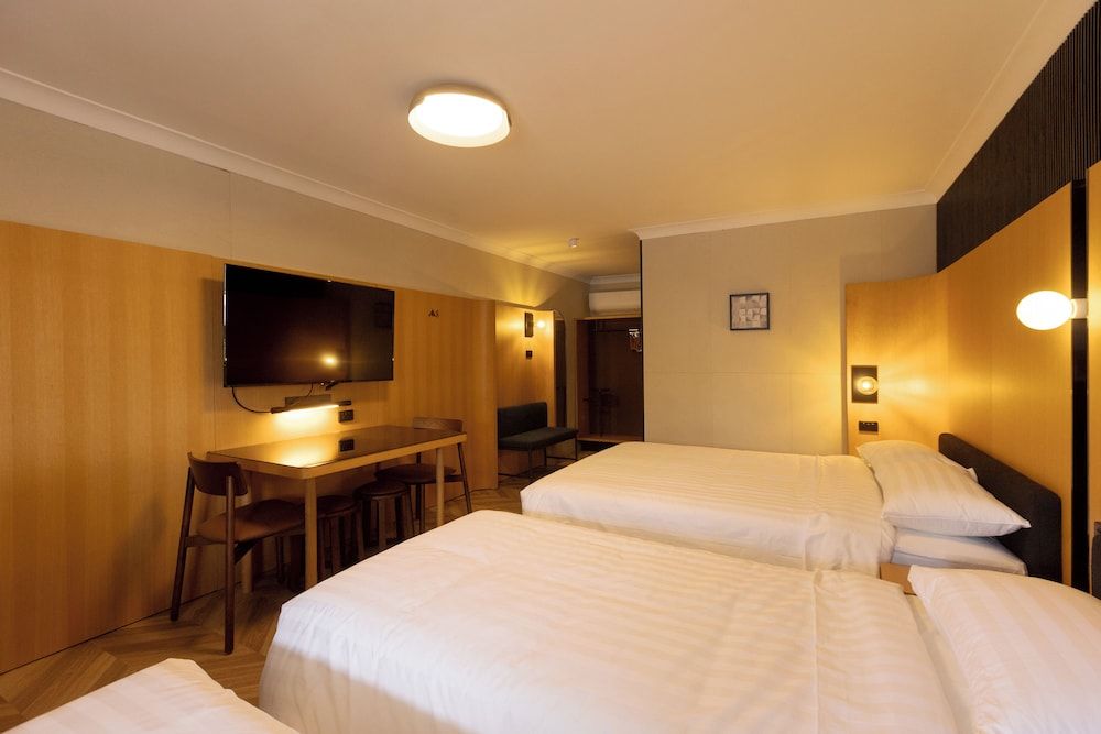 Mu S Boutique Motel Deluxe Quadruple Room 2