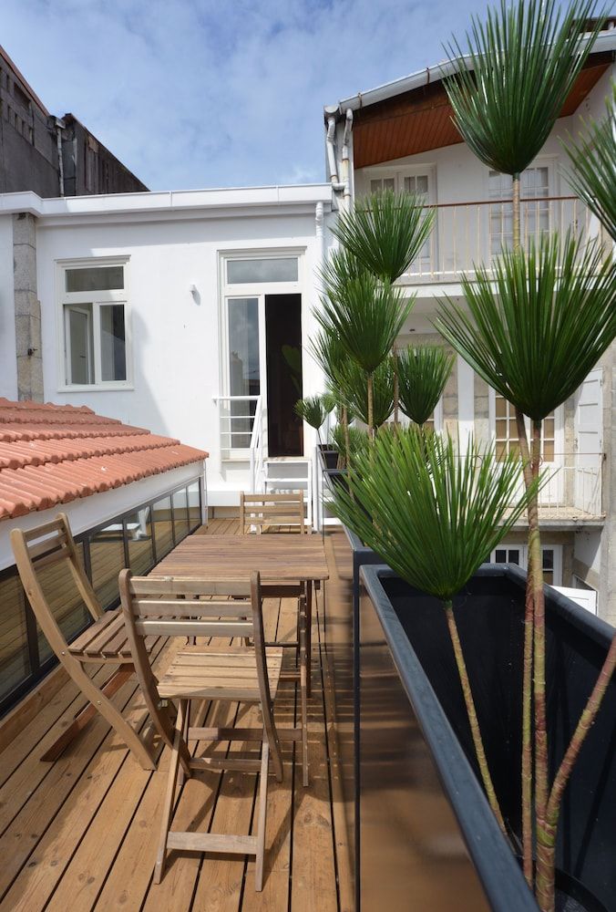Studio, Balcony