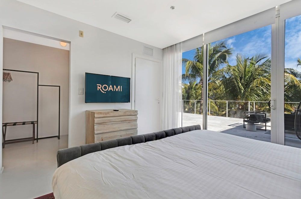 2 Bedroom w/ Terrace