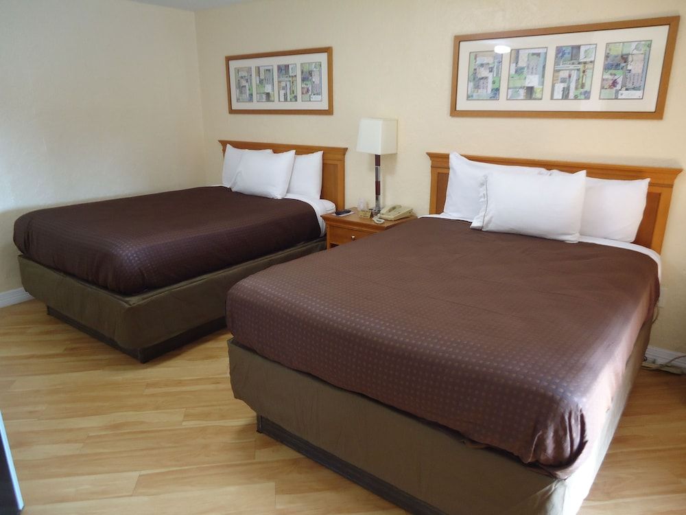 Standard Room, 2 Queen Beds, Non Smoking