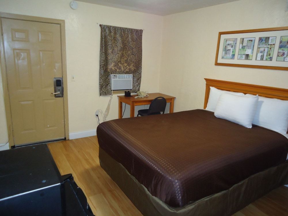 Standard Room, 1 Queen Bed, Smoking