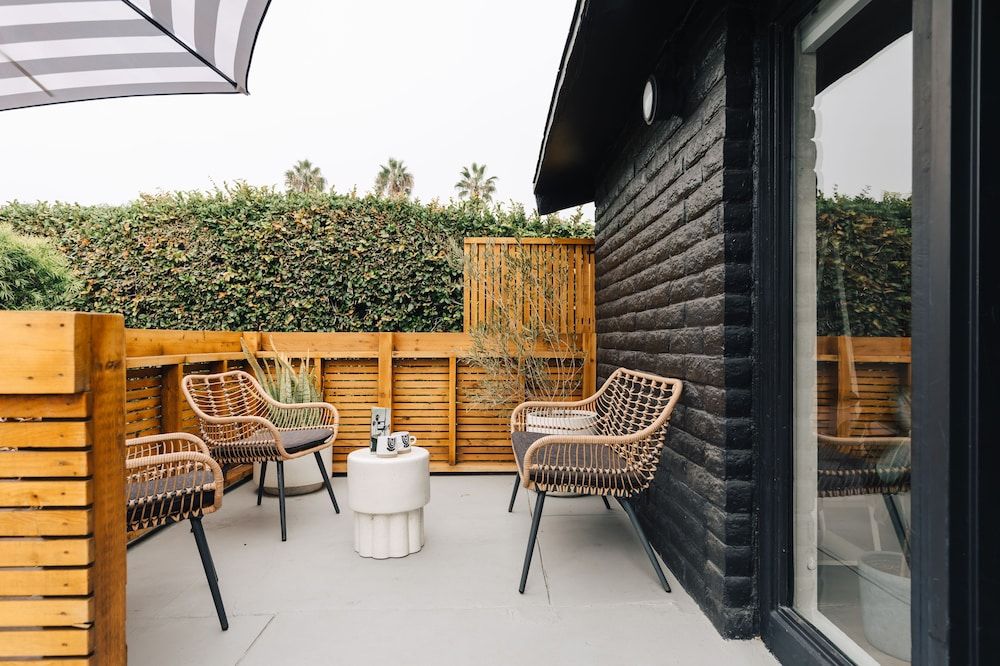 The Green Room Hotel Deluxe Triple Room, Kitchen, Corner 3