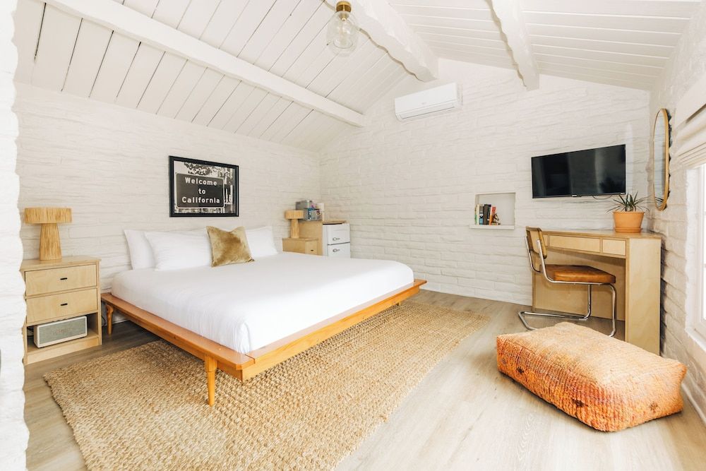 The Green Room Hotel